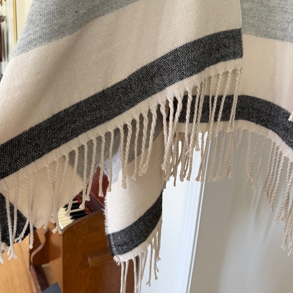 Lucky Brand Fringe Shawl Western Poncho - Picture 3 of 4